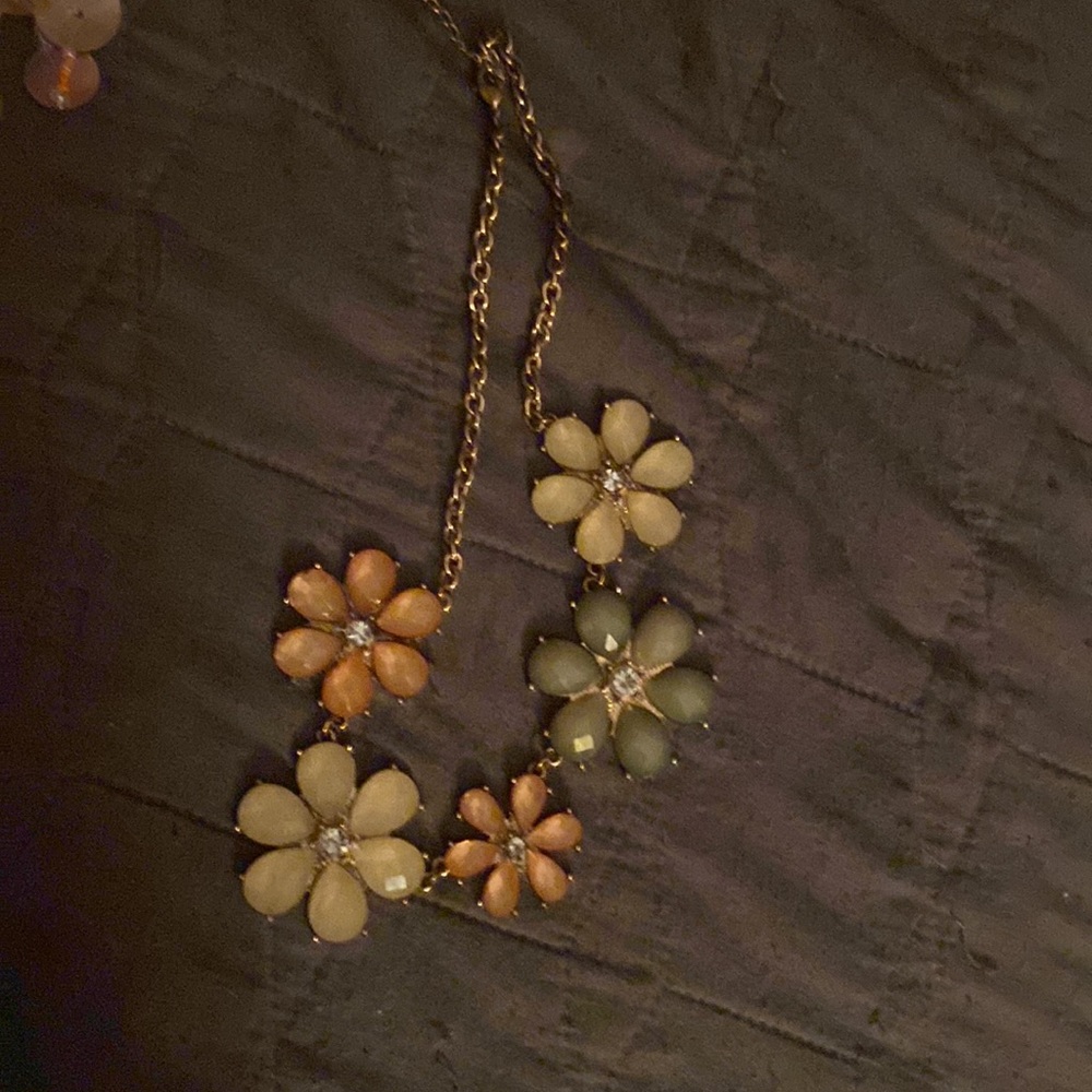 Assorted necklaces - Picture 4 of 5